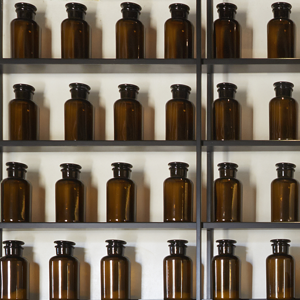 KUBILI VILLA SALTS WALL